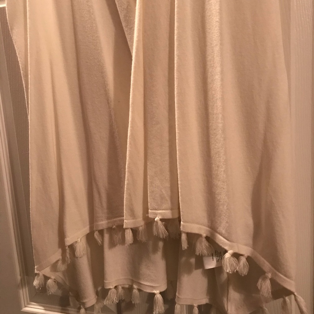 Joseph A white sweater vest with tassels Medium